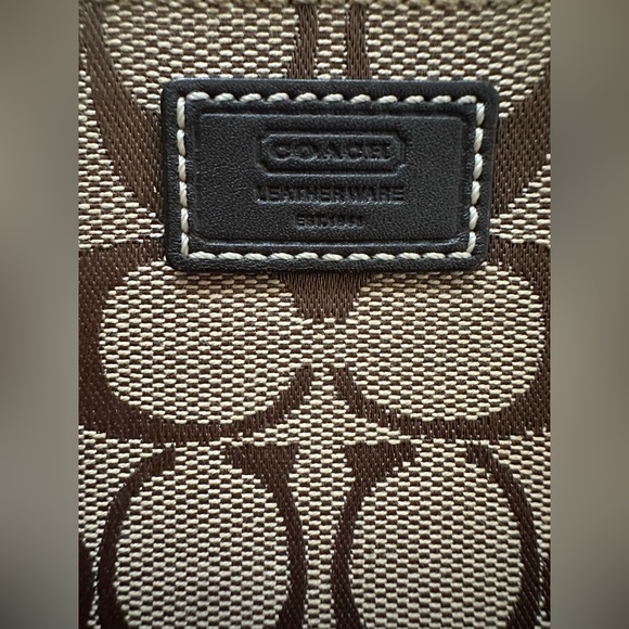 Coach | Wristlet! - Picture 4 of 11